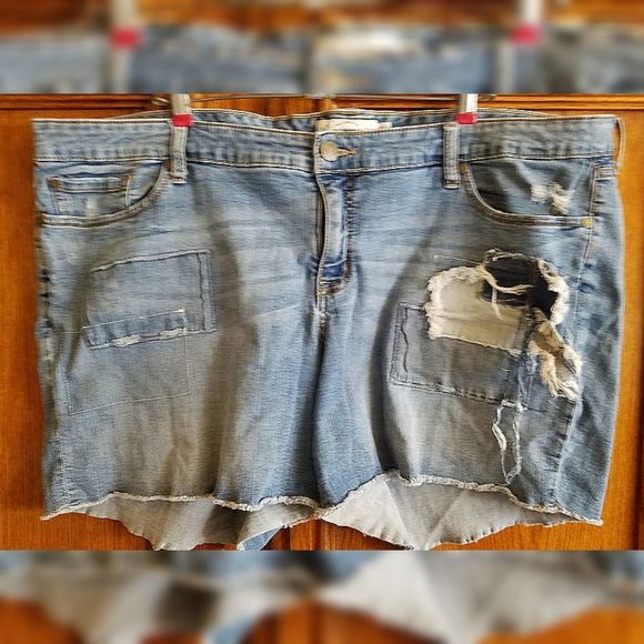 Torrid Denim ripped shorts - Picture 3 of 6